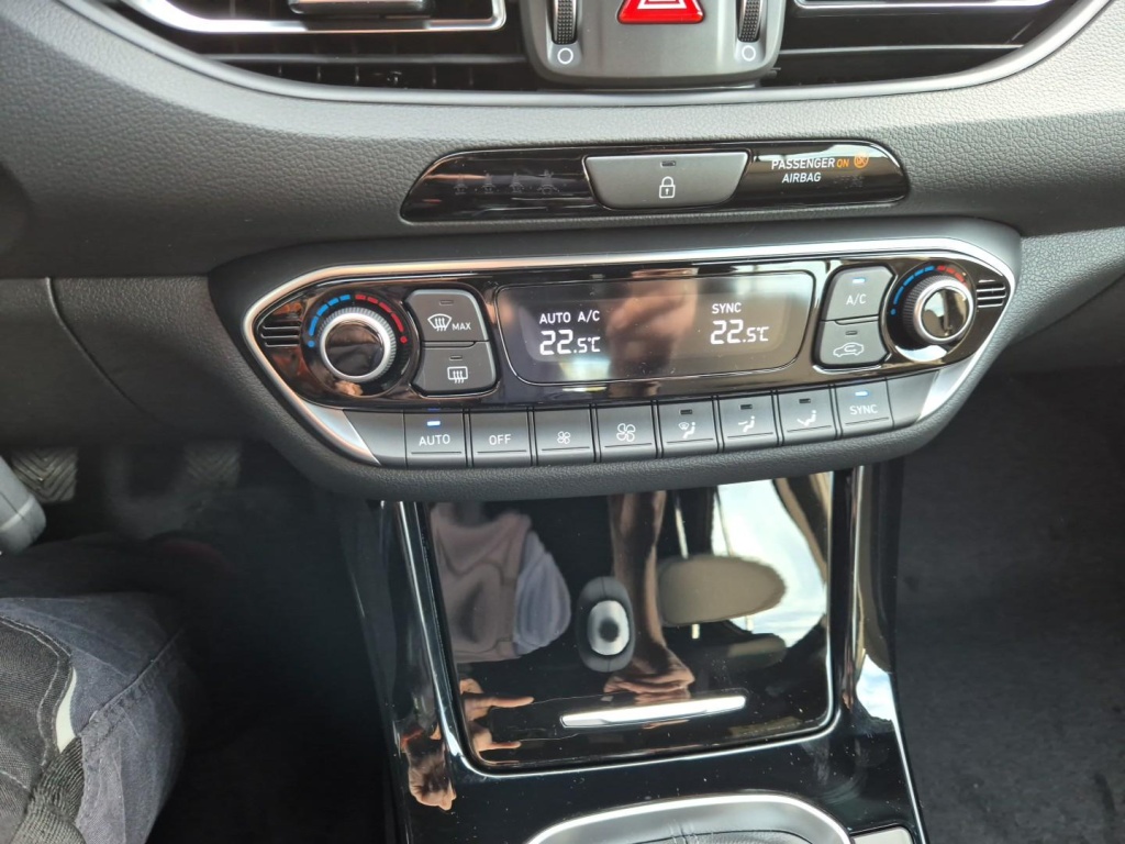 HYUNDAI i30 1.5 Gasoline 97hp - ref: 7-44223 - Photo 19