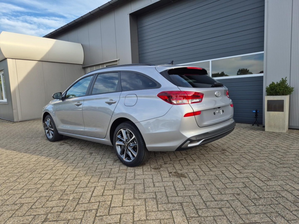 HYUNDAI i30 1.5 Gasoline 97hp - ref: 7-44223 - Photo 3