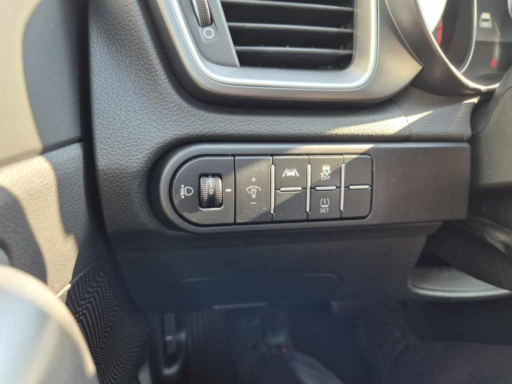 KIA Ceed SW Vision 1.5 Gasoline 140hp - ref: 7-44389 - Photo 11