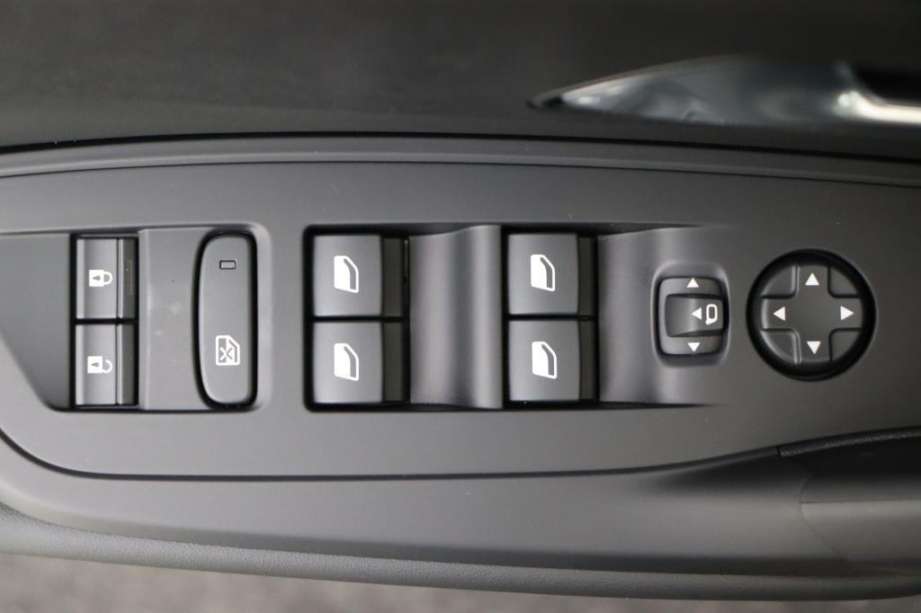 PEUGEOT 408 Allure Electric 210 hp Auto    - ref: 7-45788 - Photo 17