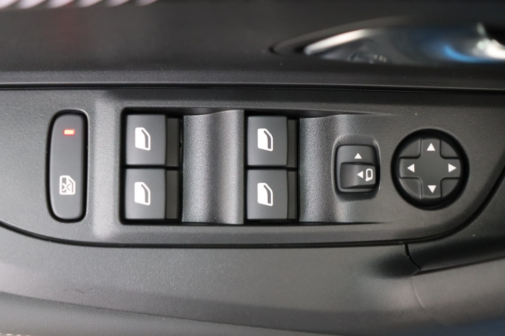 PEUGEOT 2008 Allure 1.2 Turbo 100 hp Man.6 - ref: 7-45885 - Photo 17