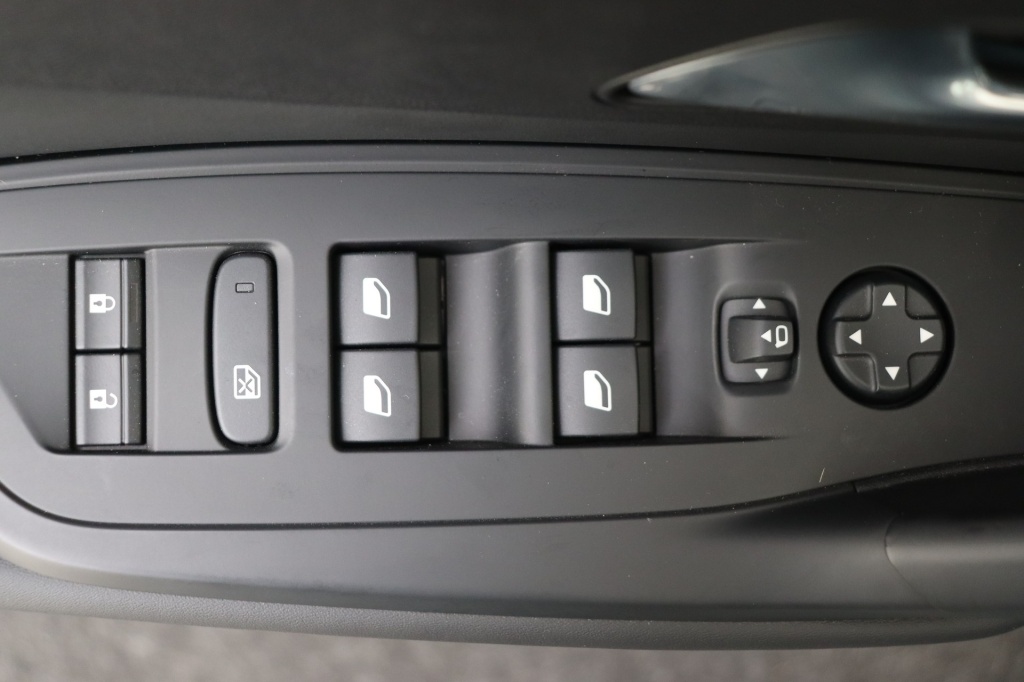 PEUGEOT 308 SW Allure 1.6 Plug-in Hybrid 180 hp e-EAT8    - ref: 7-46763 - Photo 17