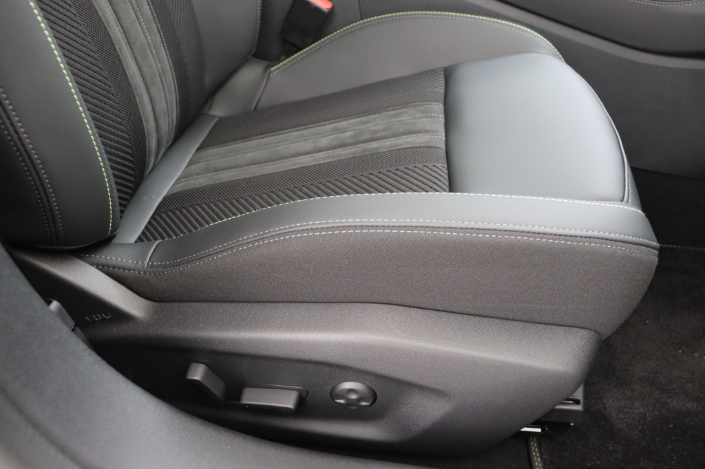 PEUGEOT 408 GT Hybrid 145 e-DSC6    - ref: 7-46768 - Photo 15