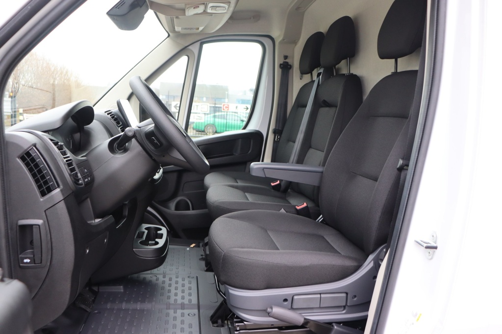 PEUGEOT Boxer L3H2 3.5T Heavy  2.2 BlueHDi 180 S&S EAT8 - ref: 7-47235 - Photo 11