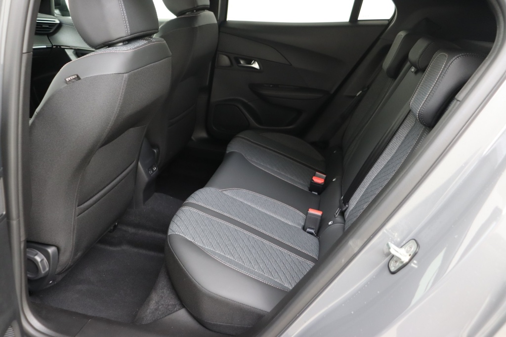 PEUGEOT 2008 Allure 1.2 Turbo 100 hp Man. 6 - ref: 7-47724 - Photo 16