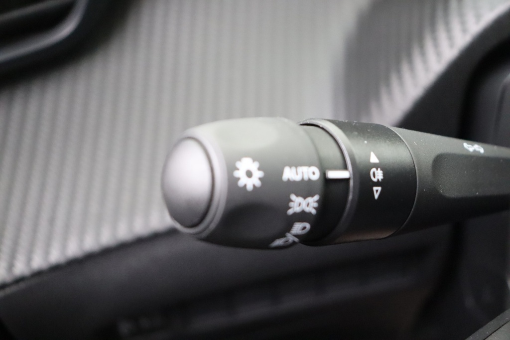 PEUGEOT 2008 Allure 1.2 Turbo 100 hp Man. 6 - ref: 7-47725 - Photo 18