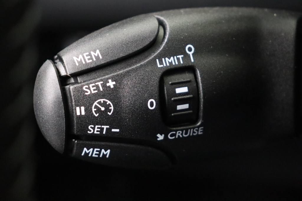 PEUGEOT 2008 Allure Hybrid 145 hp e-DSC6    - ref: 7-47726 - Photo 19