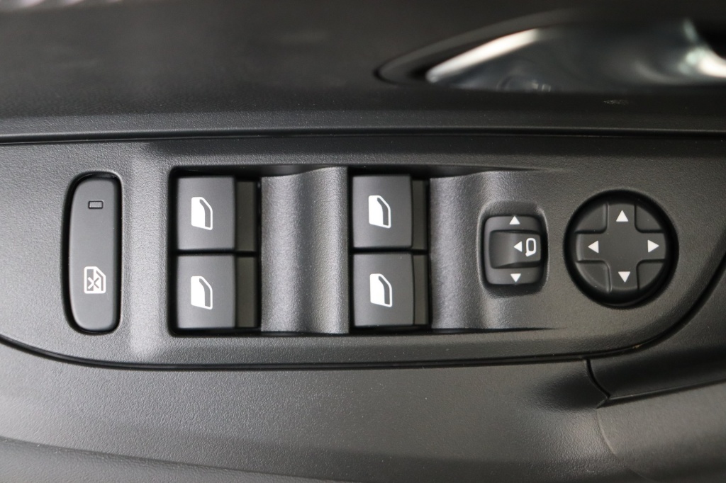 PEUGEOT 2008 Allure Hybrid 145 hp e-DSC6    - ref: 7-47730 - Photo 17