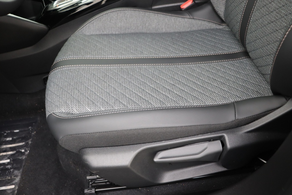 PEUGEOT 2008 Allure Hybrid 145 hp e-DSC6 - ref: 7-49256 - Photo 14