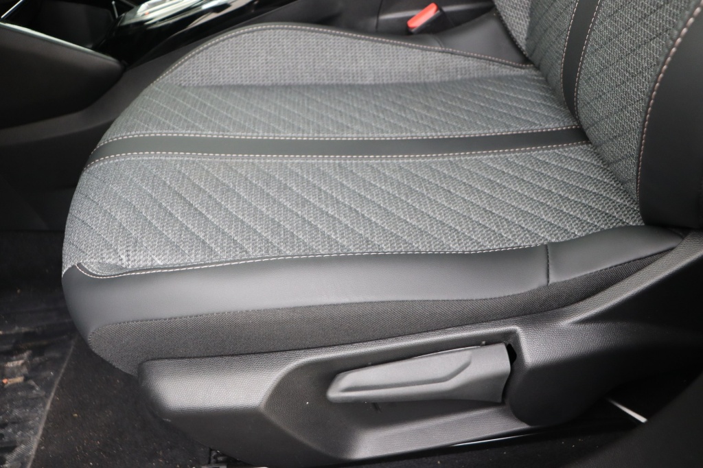 PEUGEOT 2008 Allure Hybrid 145 hp e-DSC6 - ref: 7-49260 - Photo 14