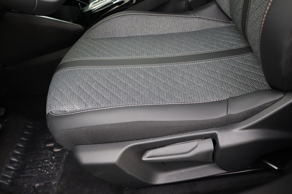 PEUGEOT 2008 Allure Hybrid 145 hp e-DSC6 - ref: 7-49261 - Photo 14