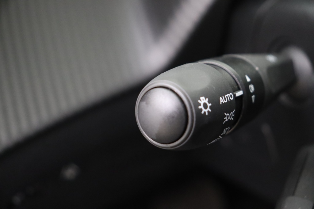 PEUGEOT 2008 Allure Hybrid 145 hp e-DSC6 - ref: 7-49261 - Photo 18