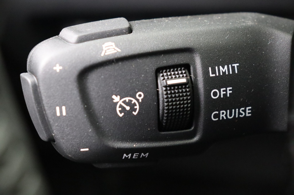 PEUGEOT 2008 Allure Hybrid 145 hp e-DSC6 - ref: 7-49261 - Photo 19