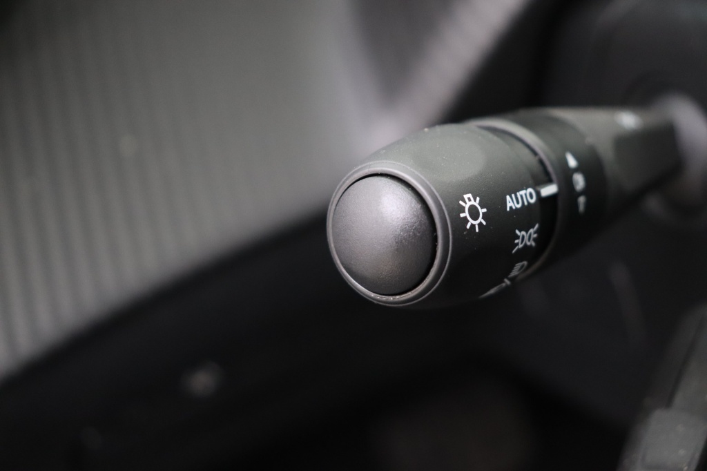 PEUGEOT 2008 Allure Hybrid 145 hp e-DSC6 - ref: 7-49268 - Photo 18