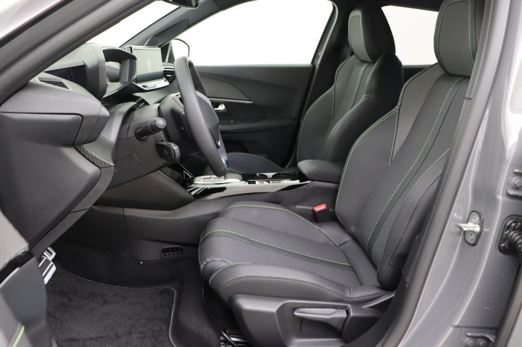 PEUGEOT 2008 GT Hybrid 145 hp e-DSC6 - ref: 7-51068 - Photo 12