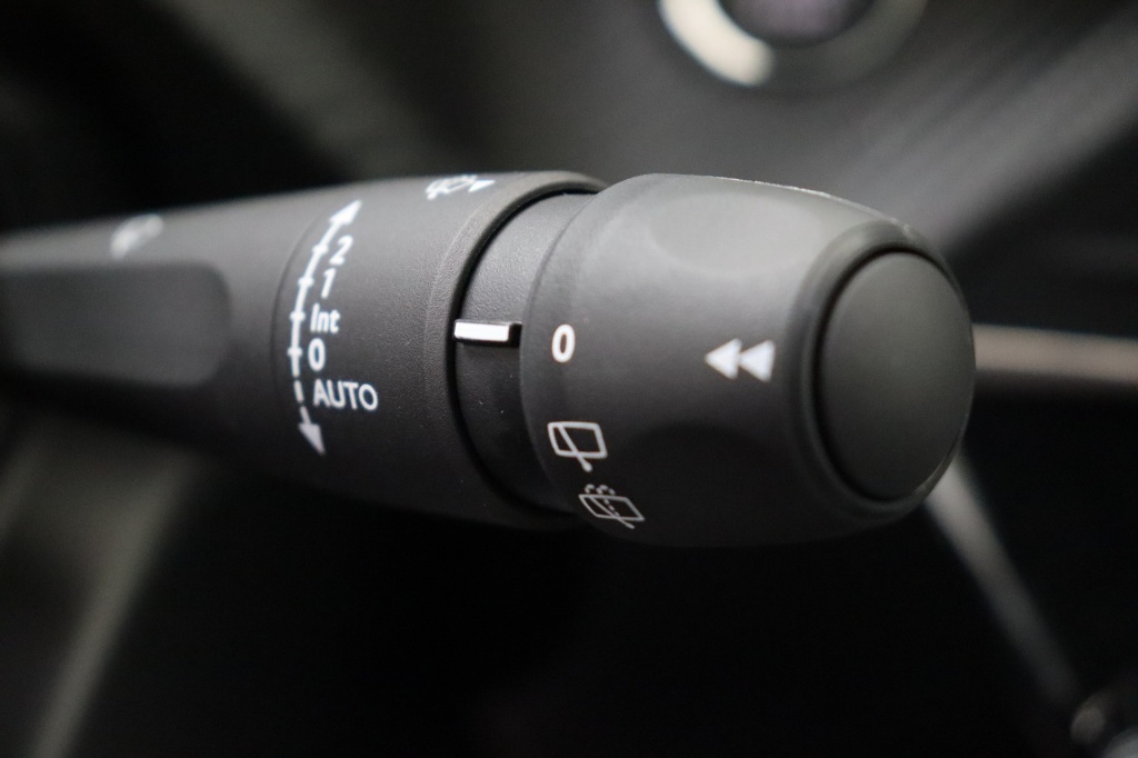 PEUGEOT 2008 GT Hybrid 145 hp e-DSC6 - ref: 7-51068 - Photo 18