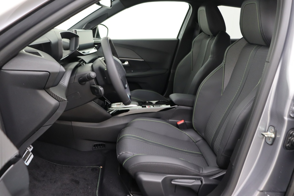 PEUGEOT 2008 GT Hybrid 145 hp e-DSC6 - ref: 7-51096 - Photo 13