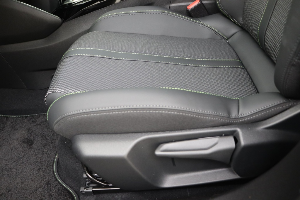 PEUGEOT 2008 GT Hybrid 145 hp e-DSC6 - ref: 7-51096 - Photo 14