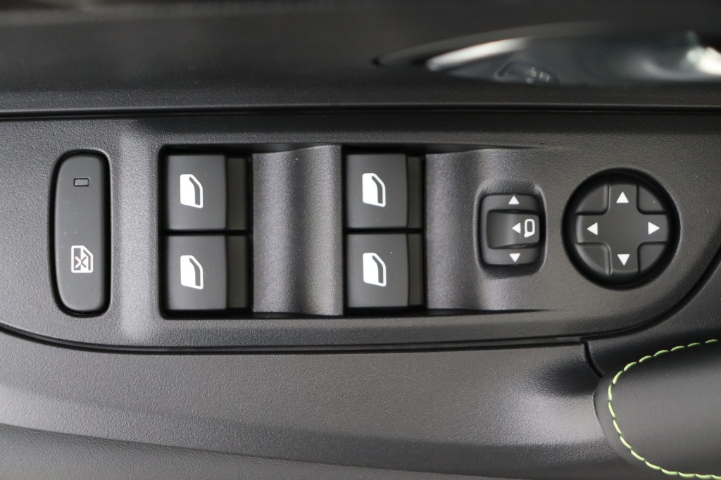 PEUGEOT 2008 GT Hybrid 145 hp e-DSC6 - ref: 7-51096 - Photo 17