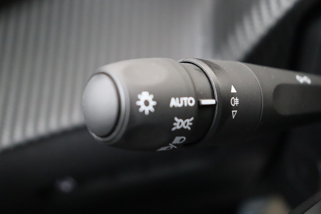 PEUGEOT 2008 GT Hybrid 145 hp e-DSC6 - ref: 7-51096 - Photo 18