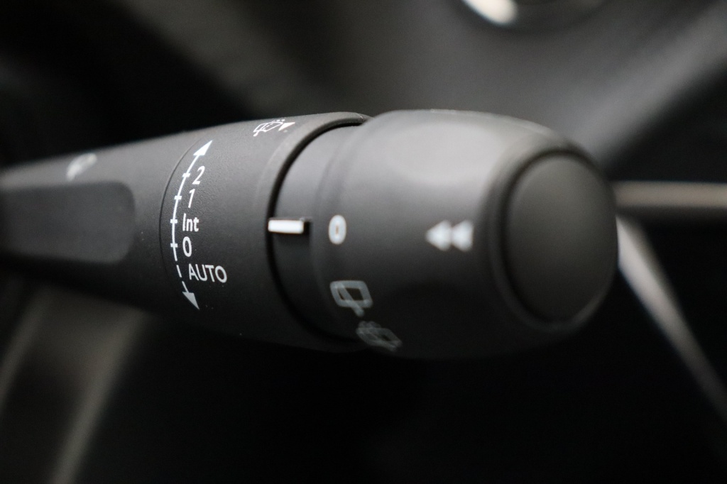 PEUGEOT 2008 GT Hybrid 145 hp e-DSC6 - ref: 7-51096 - Photo 20