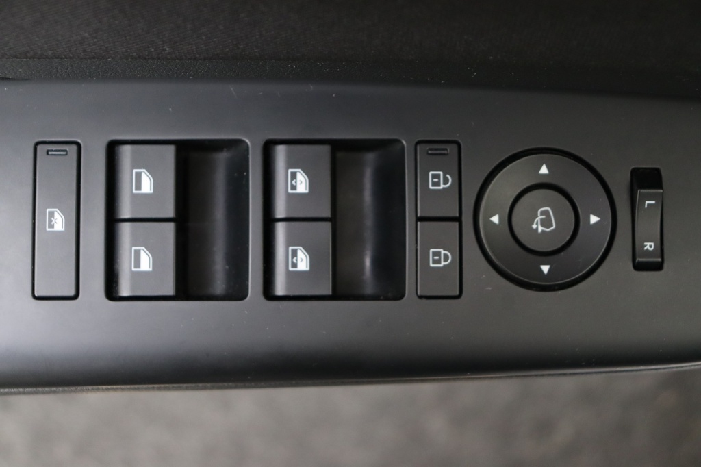 HYUNDAI Kona Feel 48 kWh 152 - ref: 7-51639 - Photo 17