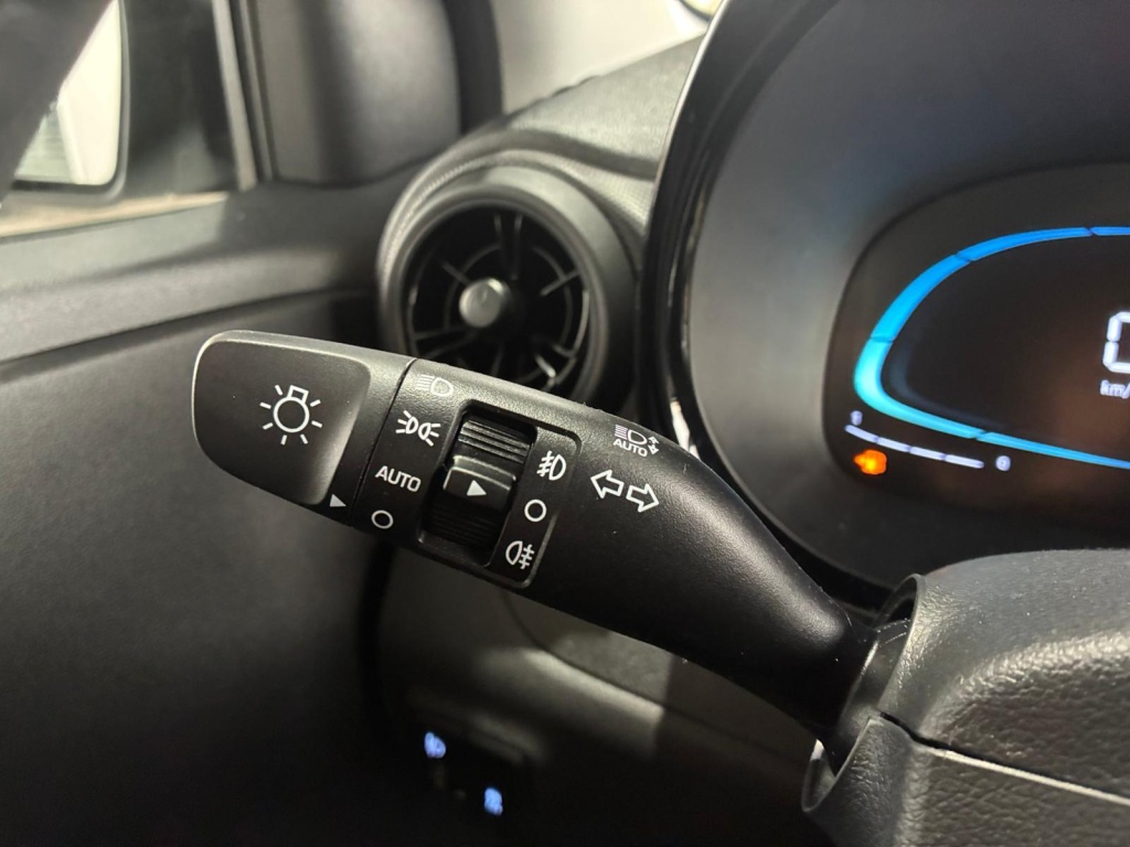 HYUNDAI i10 Premium 1.2L GDI (Automatic) - ref: 7-52663 - Photo 19