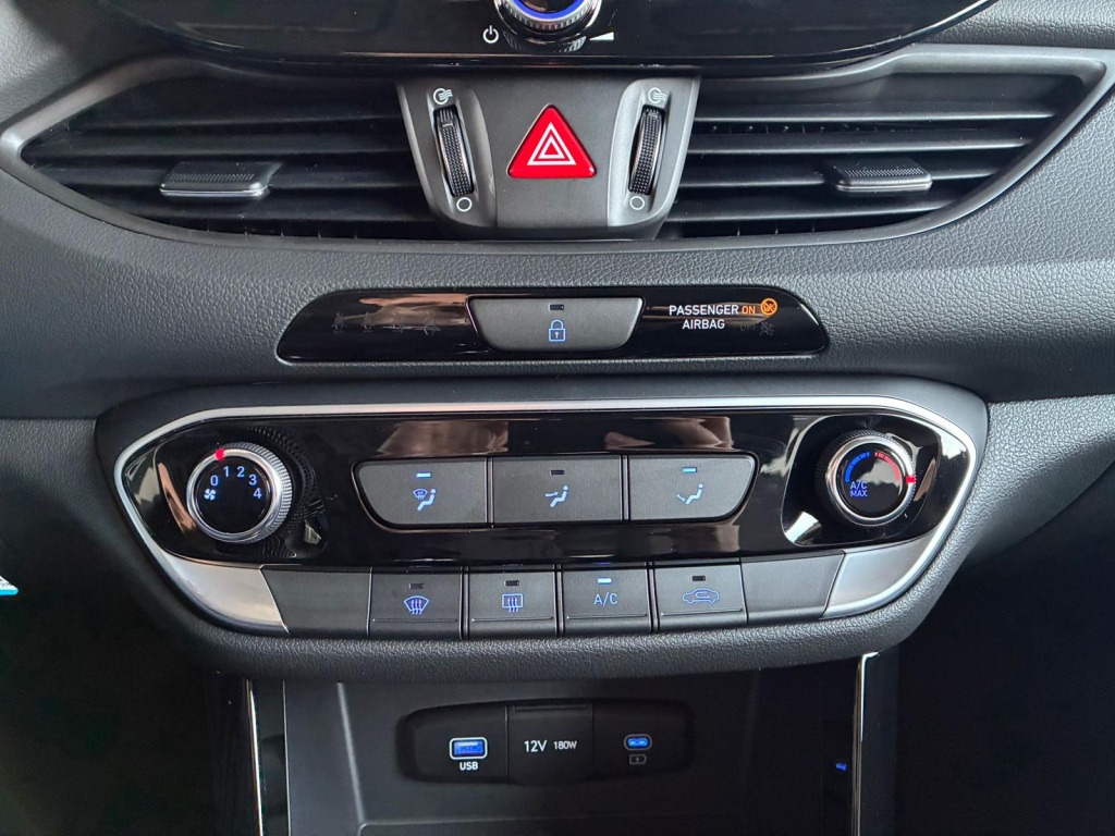 HYUNDAI i30 Comfort 1.0L GDI 100 PS (74 kW) Manual - ref: 7-54280 - Photo 16