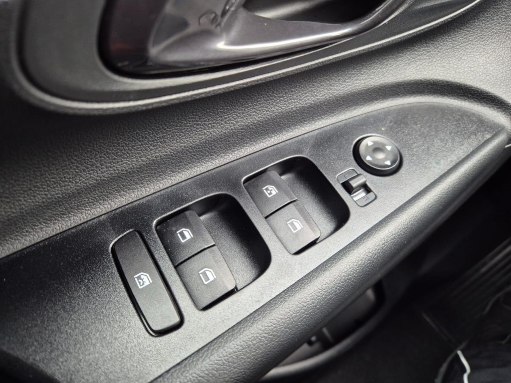 HYUNDAI i20 1.0 Gasoline 90hp - ref: 7-54406 - Photo 13