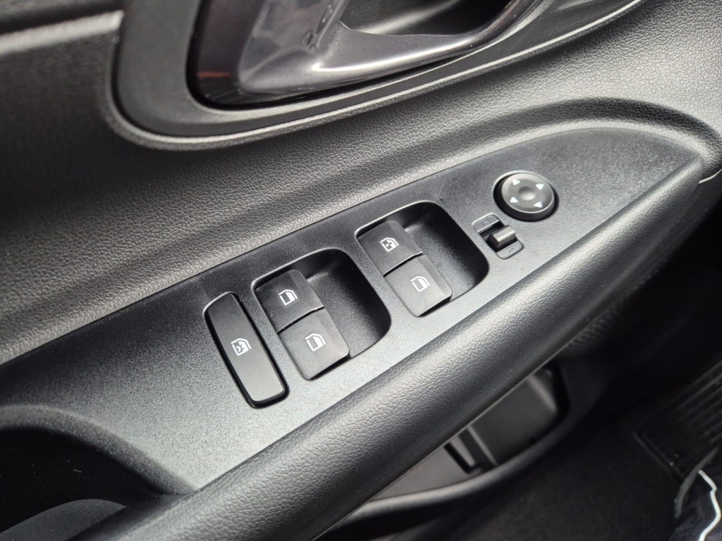 HYUNDAI i20 1.0 Gasoline 90hp - ref: 7-54410 - Photo 13