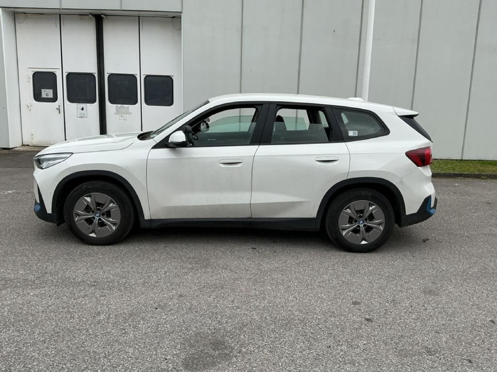 BMW iX1 iX1 xDrive30   Elektro 313hp - ref: 7-55987 - Photo 4