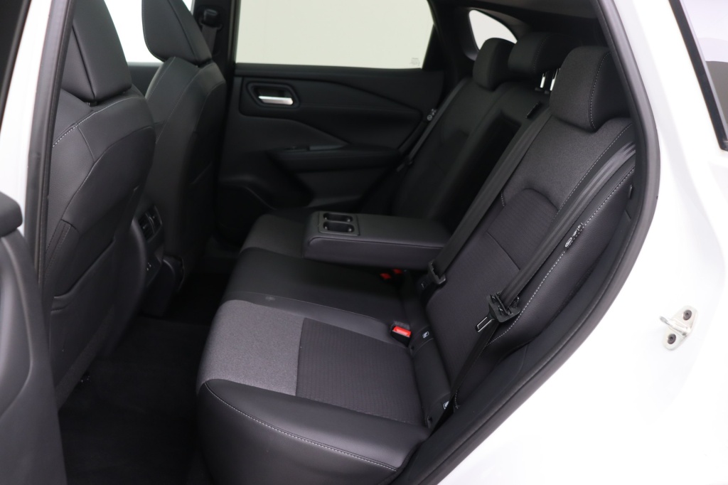 NISSAN Qashqai N-Connecta Winter Comfort + PANO + 2 Tone 1.3 DIG-T MHEV 158 hp Xtronic 2WD - ref: 7-56068 - Photo 14