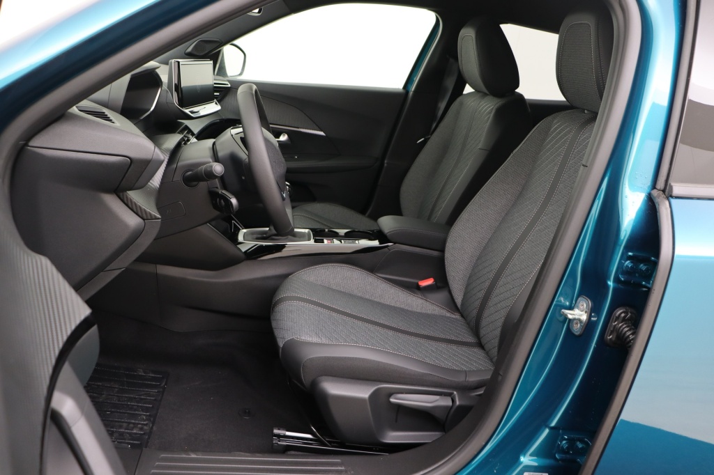 PEUGEOT 2008 Allure  1.2 Turbo 100 hp Man. 6    - ref: 7-56282 - Photo 12