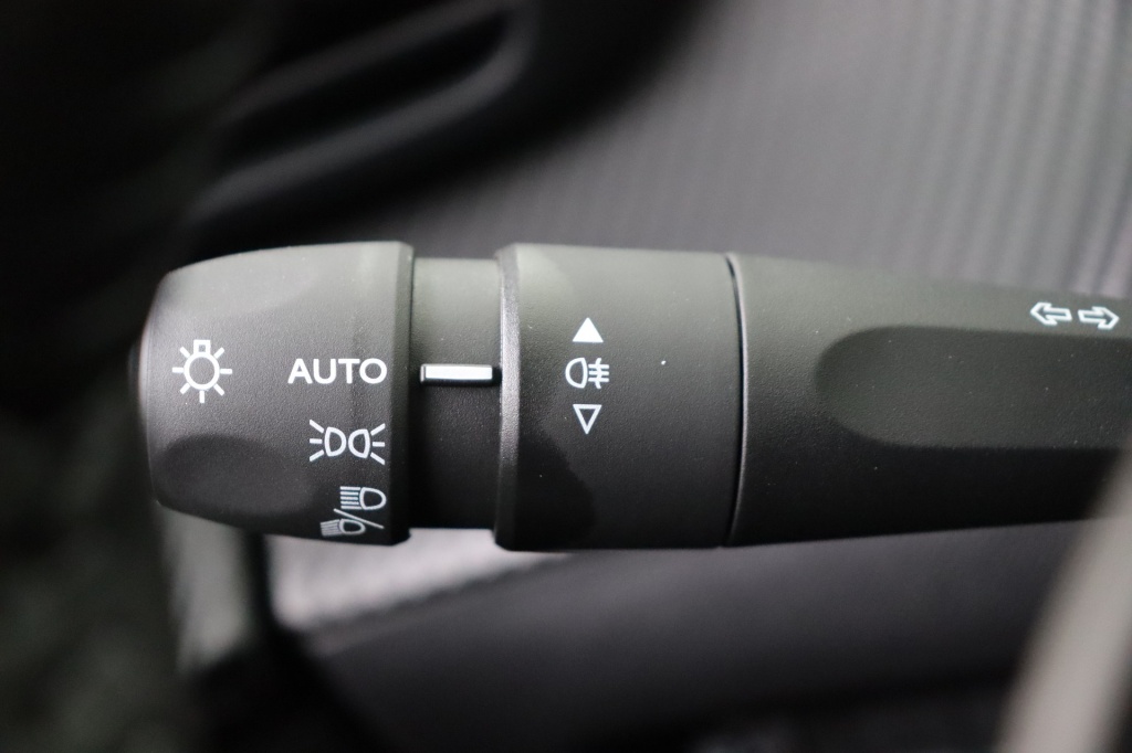 PEUGEOT 2008 Allure  1.2 Turbo 100 hp Man. 6    - ref: 7-56282 - Photo 17