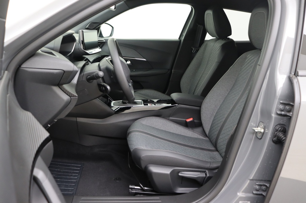 PEUGEOT 2008 Allure  1.2 Turbo 100 hp Man. 6    - ref: 7-56301 - Photo 12