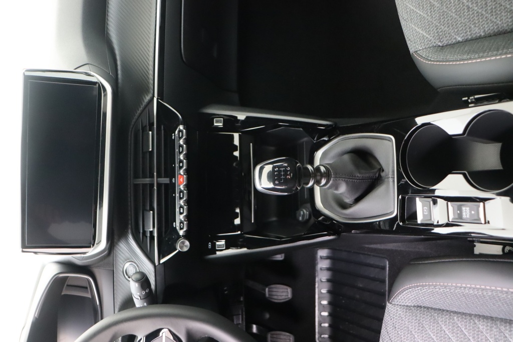 PEUGEOT 2008 Allure  1.2 Turbo 100 hp Man. 6    - ref: 7-56311 - Photo 12