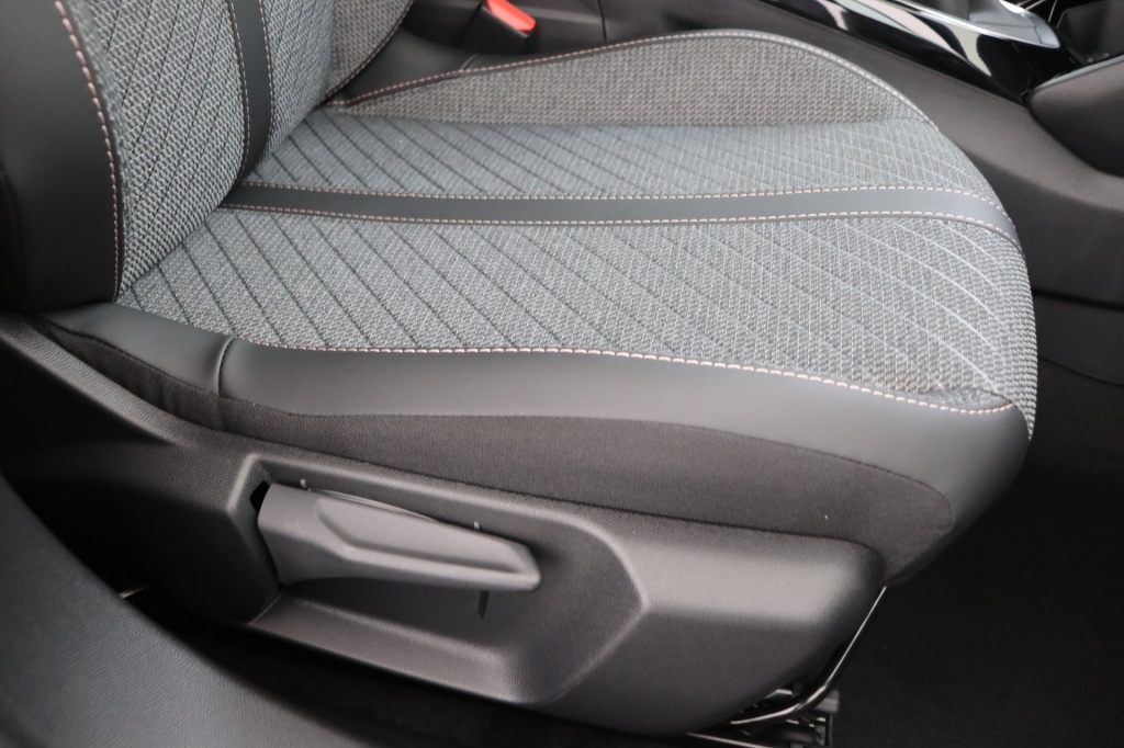 PEUGEOT 2008 Allure  1.2 Turbo 100 hp Man. 6    - ref: 7-56311 - Photo 15