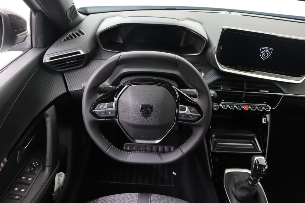 PEUGEOT 2008 Allure  1.2 Turbo 100 hp Man. 6    - ref: 7-56330 - Photo 11