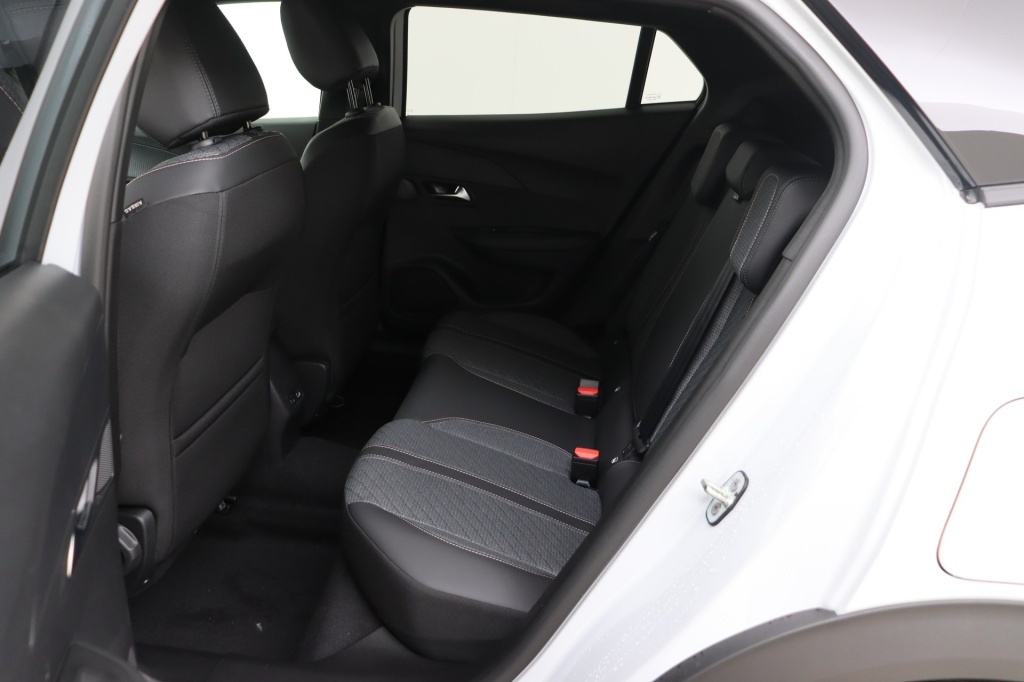 PEUGEOT 2008 Allure  1.2 Turbo 100 hp Man. 6    - ref: 7-56330 - Photo 13