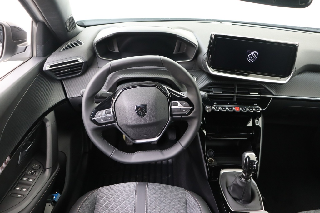PEUGEOT 2008 Allure  1.2 Turbo 100 hp Man. 6    - ref: 7-56336 - Photo 11