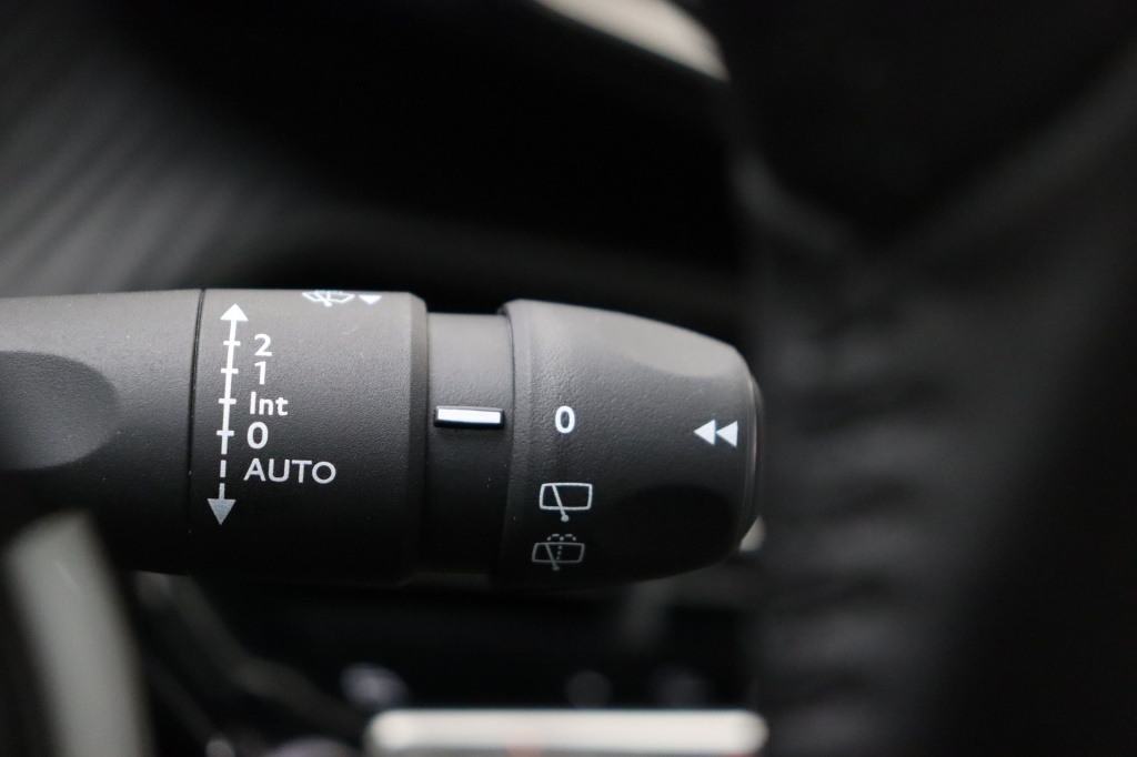 PEUGEOT 2008 Allure  1.2 Turbo 100 hp Man. 6    - ref: 7-56336 - Photo 18