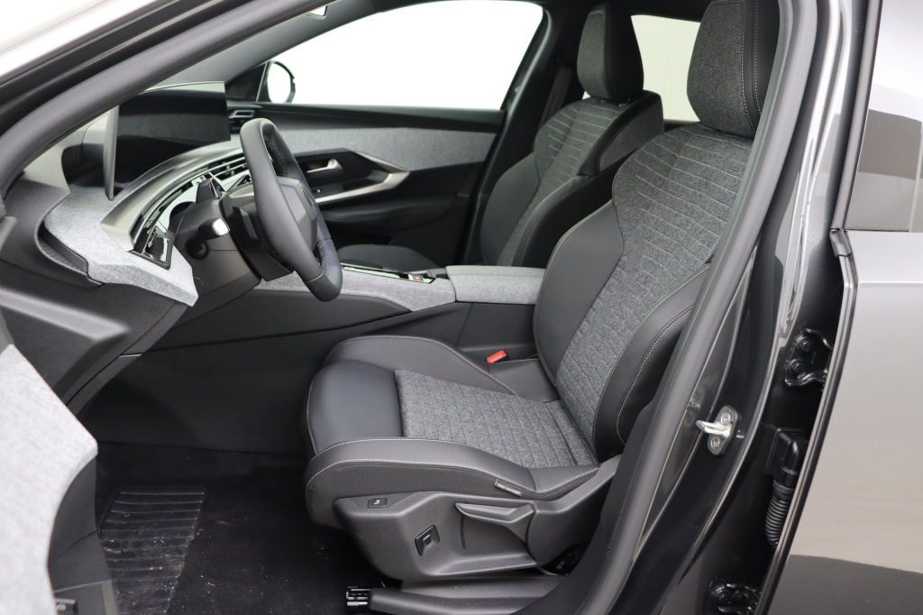 PEUGEOT 5008 Allure Hybrid 145 e-DCS6 - ref: 7-56351 - Photo 13