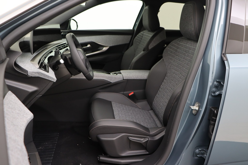 PEUGEOT 5008 Allure Hybrid 145 e-DCS6 - ref: 7-56362 - Photo 12