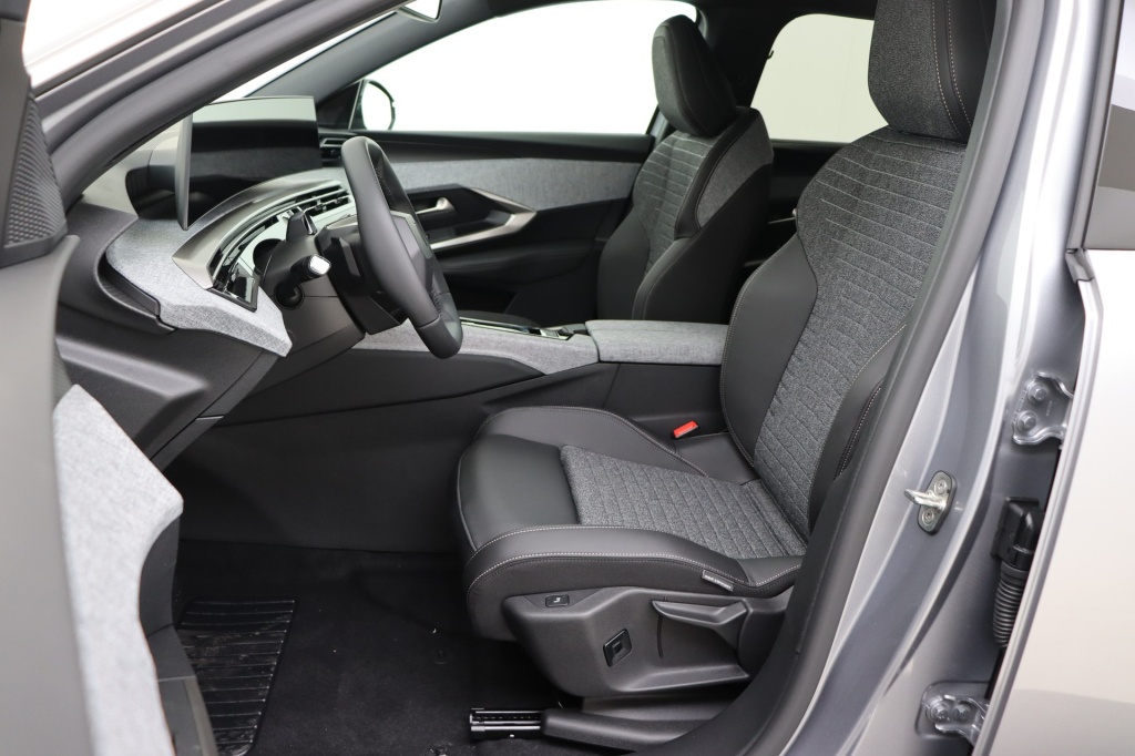 PEUGEOT 5008 Allure Hybrid 145 e-DCS6 - ref: 7-56372 - Photo 13