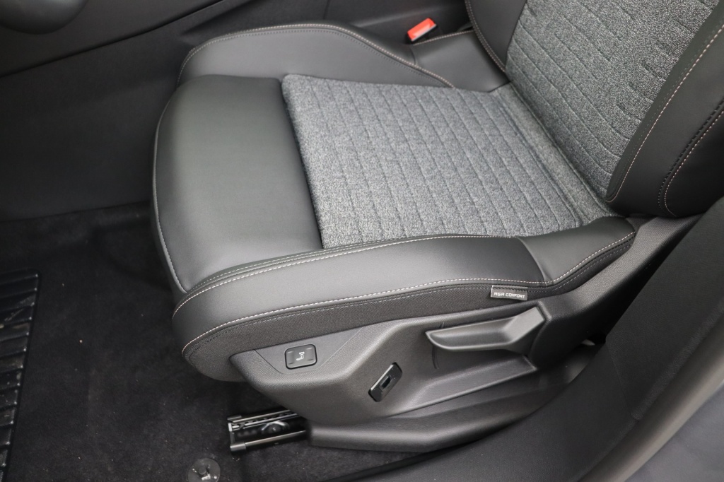 PEUGEOT 5008 Allure Hybrid 145 e-DCS6 - ref: 7-56372 - Photo 15