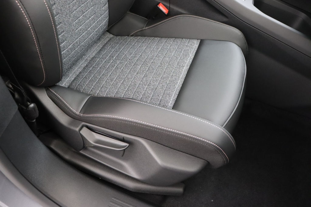 PEUGEOT 5008 Allure Hybrid 145 e-DCS6 - ref: 7-56372 - Photo 16