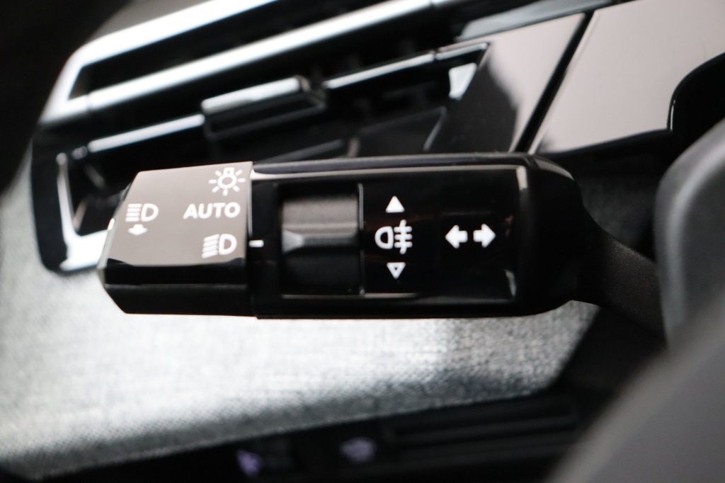 PEUGEOT 5008 Allure Hybrid 145 e-DCS6 - ref: 7-56372 - Photo 20