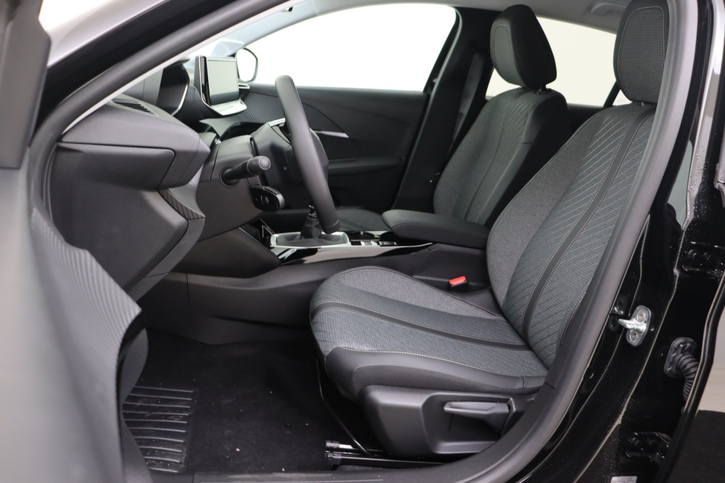 PEUGEOT 208 Envy 1.2 Turbo 100 hp Man. 6    - ref: 7-56711 - Photo 13