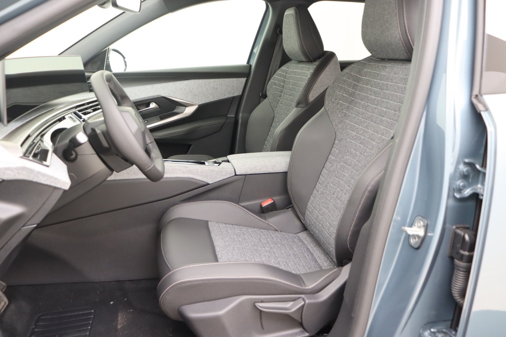 PEUGEOT 5008 Allure Hybrid 145 e-DCS6 - ref: 7-56715 - Photo 13