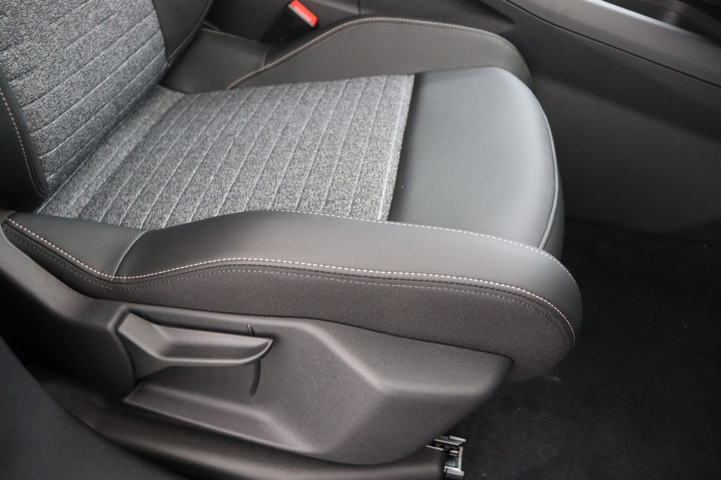 PEUGEOT 5008 Allure Hybrid 145 e-DCS6 - ref: 7-56715 - Photo 15